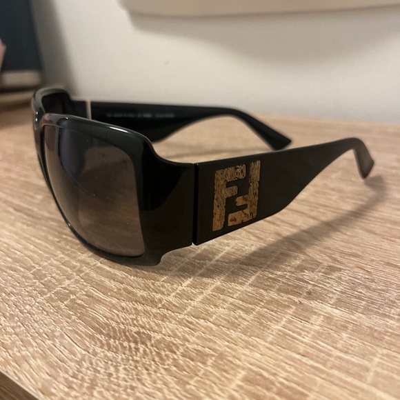 Fendi sunglasses - Picture 1 of 4